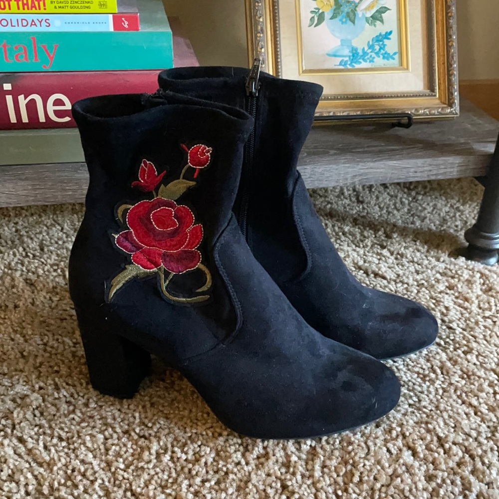 Floral Detailed Booties